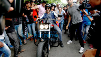Sidharth Malhotra and Jacqueline Fernandez snapped riding a bike to promote A Gentleman in Bandra