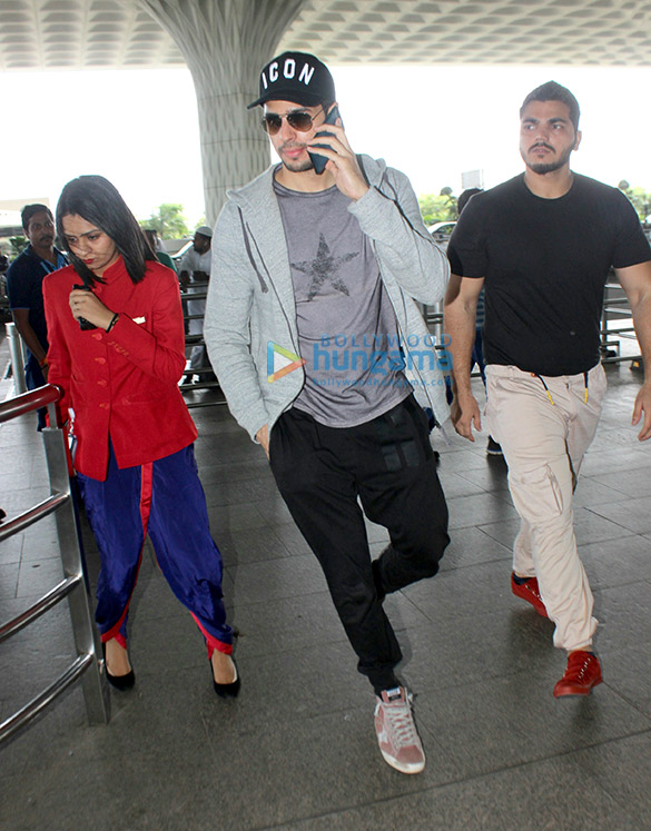sidharth malhotra snapped as he leaves to promote his film a gentleman in pune 6