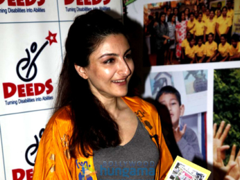 Soha Ali Khan graces a fundraiser exhibition at Out of The Blue, Bandra