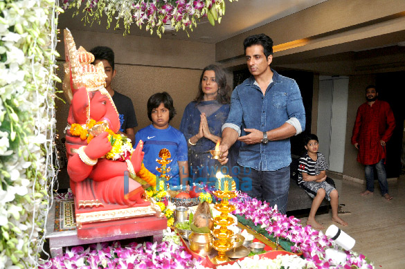 sonu sood conducts a ganpati puja at his residence 1