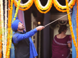 Check out: Sunny Deol becomes a selfie addict in Poster Boys Check out: Sunny Deol becomes a selfie addict in Poster Boys