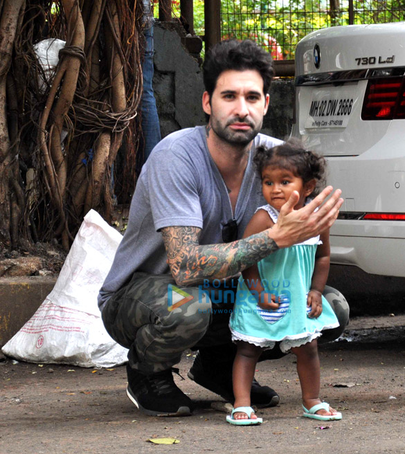 Sunny Leone’s husband Daniel Weber snapped with baby Nisha Sunny Leone’s husband Daniel Weber snapped with baby Nisha