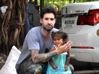 Sunny Leone's husband Daniel Weber snapped with baby Nisha