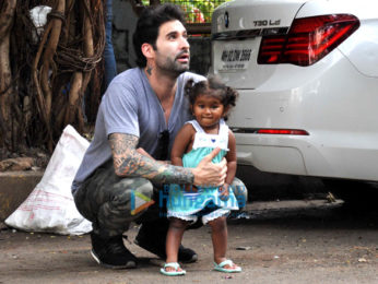 Sunny Leone's husband Daniel Weber snapped with baby Nisha