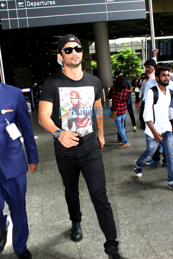 Sushant Singh Rajput and Kriti Sanon snapped at the airport