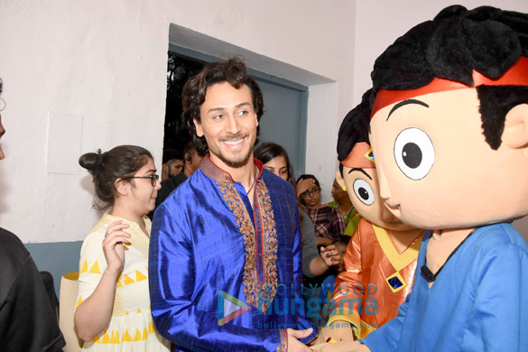 tiger shroff snapped with kids shooting for sony yay channel 3
