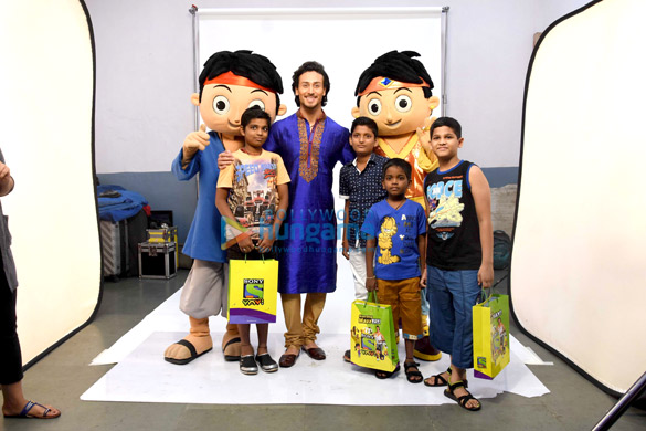 tiger shroff snapped with kids shooting for sony yay channel 6