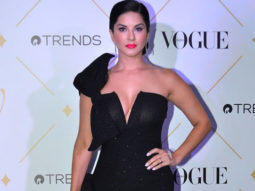 SIZZILING Sunny Leone OPENS UP About Her Daughter | Vogue Beauty Awards 2017