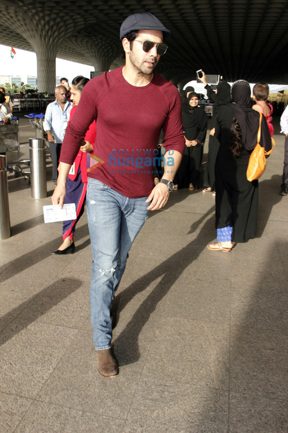 varun dhawan snapped with girlfriend at the airport 1
