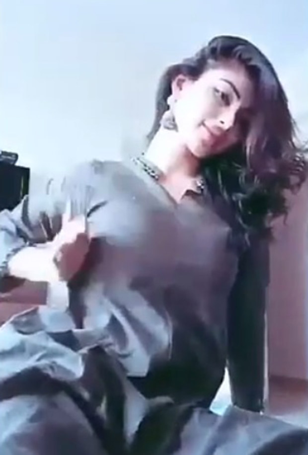 Mere Raske Kamar Xxx Video - WATCH: Mouni Roy's sexy moves on Baadshaho's 'Mere Rashke Qamar' are not to  be missed : Bollywood News - Bollywood Hungama