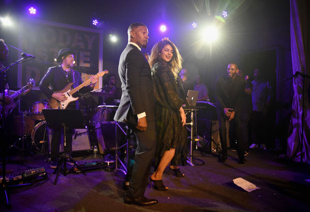 WATCH Priyanka Chopra burns the dance floor with Hollywood star Jamie Foxx