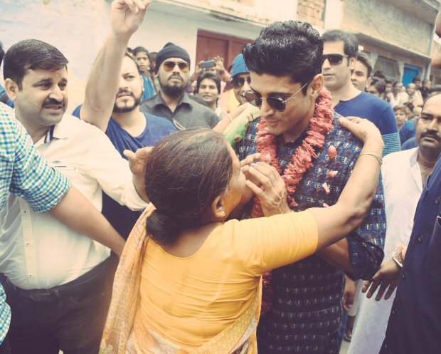WOW! Farhan Akhtar gets overwhelmed by the love he receives in his ancestral village1