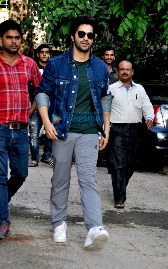 Varun Dhawan snapped at Shoojit Sircar’s office Varun Dhawan snapped at Shoojit Sircar’s office