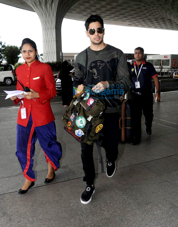 Sidharth Malhotra, Kriti Sanon , Rishi Kapoor and others snapped at the airport Sidharth Malhotra, Kriti Sanon , Rishi Kapoor and others snapped at the airport