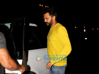 Riteish Deshmukh spotted at Salt Water Cafe in Bandra