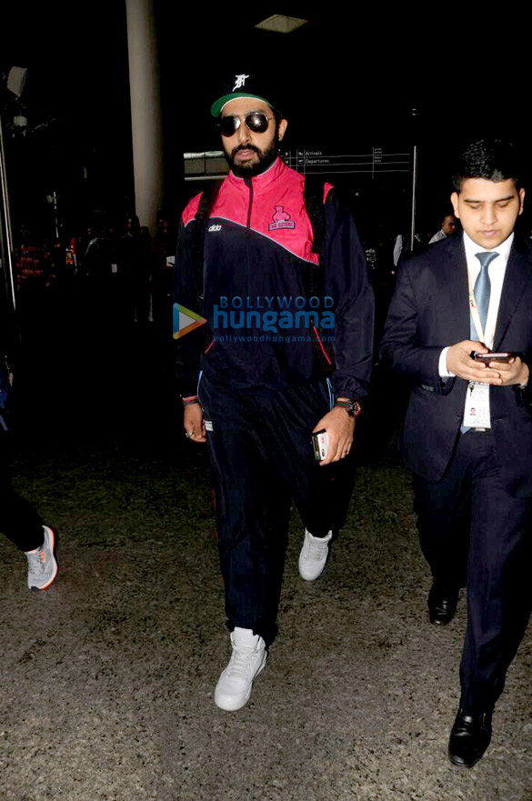 abhishek bachchan arrives at the mumbai airport 2
