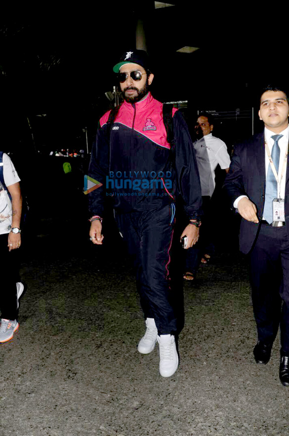 abhishek bachchan arrives at the mumbai airport 3