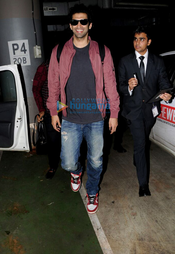 Aditya Roy Kapur, Kriti Sanon, Aditi Rao Hydari and others snapped at airport Aditya Roy Kapur, Kriti Sanon, Aditi Rao Hydari and others snapped at airport