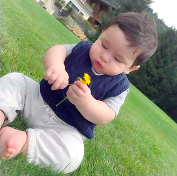 Adorable Kareena Kapoor Khan and Saif Ali Khan baby boy Taimur Ali Khan is an inquisitive kid!