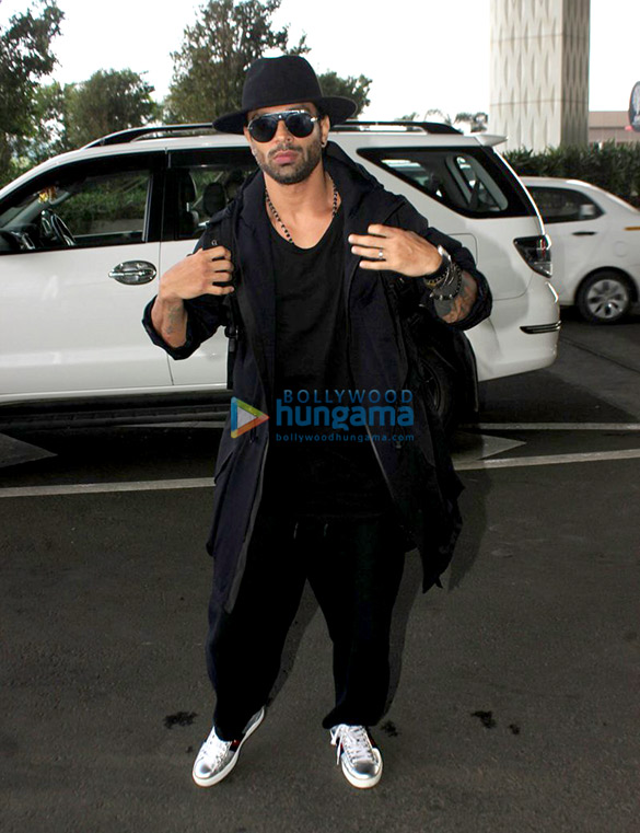 ajay tamannaah and karan singh snapped at the airport 7