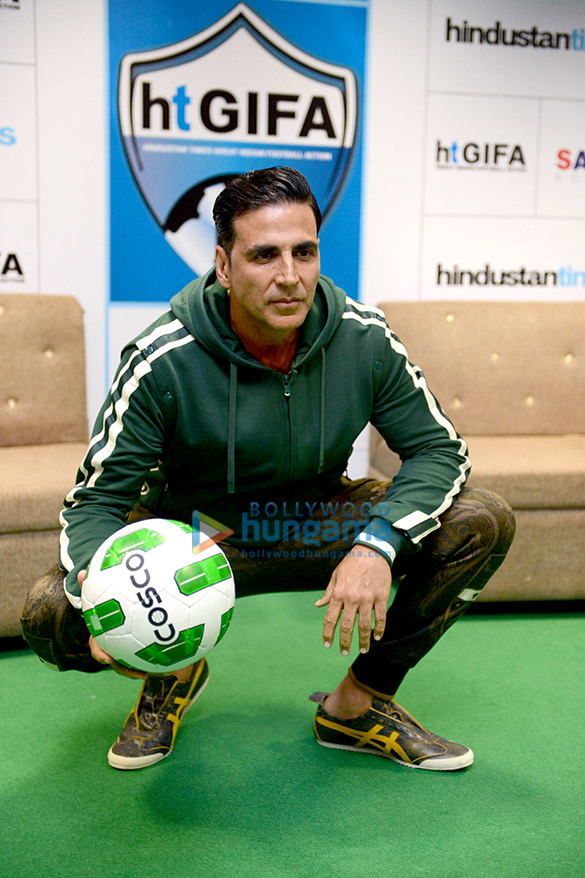 akshay kumar graces the grand opening ceremony of indian football tournament in new delhi 4
