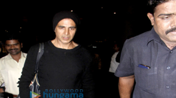 Akshay Kumar & family return from his birthday celebrations abroad