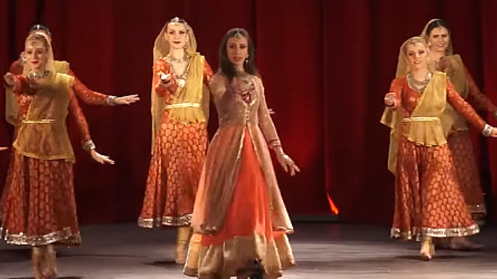 “Amitabh Bachchan Should Come TO BOLLYWOOD FESTIVAL NORWAY” | Polish Dance Group
