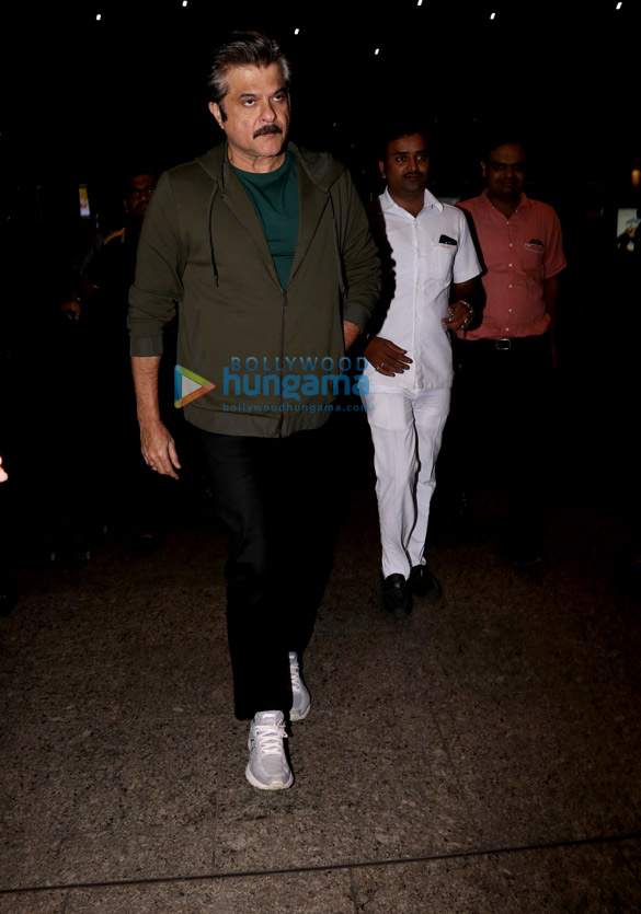 anil kapoor and prachi desai snapped at the airport 3