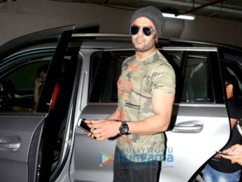 Arjun Kapoor, Evelyn Sharma, Zareen Khan and others snapped at the airport (001)
