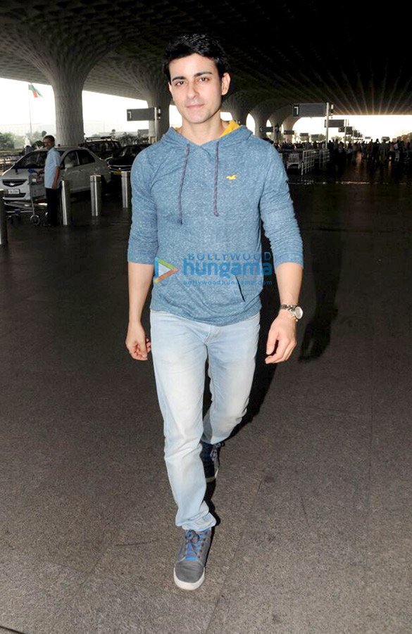 arjun kapoor evelyn sharma zareen khan and others snapped at the airport 1