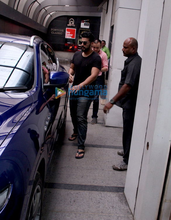 arjun kapoor spotted at ashutosh gowarikers office in khar 3