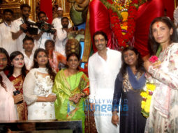 Arjun Rampal & Mehr Jesia visit Lalbaug Ganesha