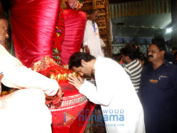 Arjun Rampal & Mehr Jesia visit Lalbaug Ganesha