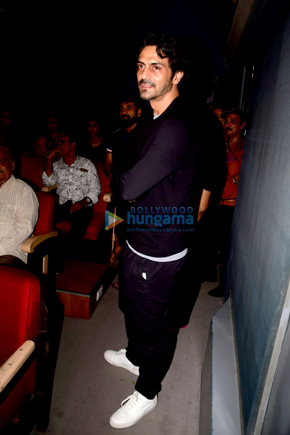 arjun rampal hosts a screening of the film daddy for the gawli family 3
