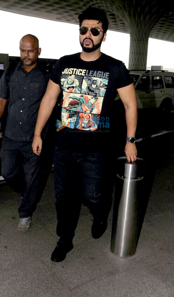 arjun vivek and pritam snapped at the airport in the morning 4