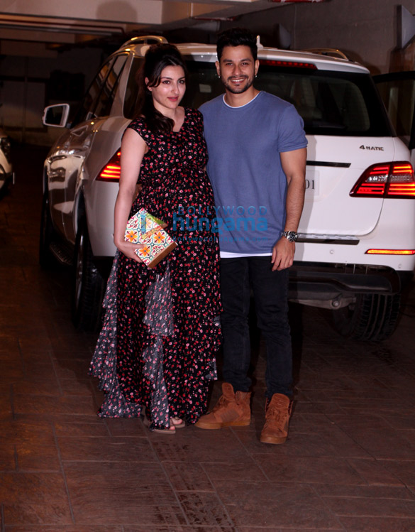 celebs snapped at kareena kapoor khans house for her birthday bash 2