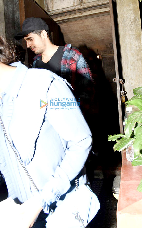 Sidharth Malhotra and Jacqueline Fernandez snapped post dinner at Pali Bhavan Sidharth Malhotra and Jacqueline Fernandez snapped post dinner at Pali Bhavan