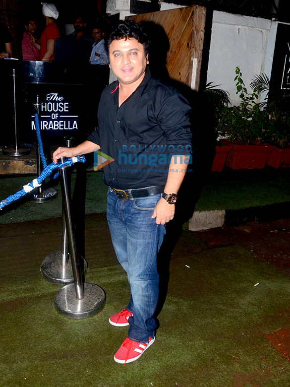 farah khan and ali asgar snapped at mirabella 2