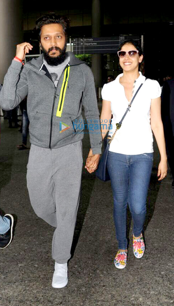 genelia dsouza arrives at the airport to receive her hubby riteish deshmukh as he returns from n 3