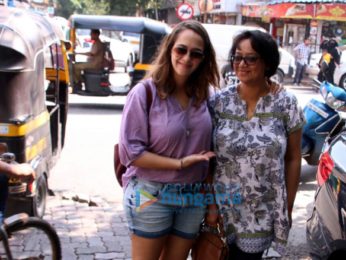 Hazel Keech and her mom snapped in Bandra