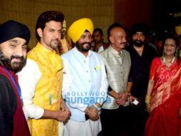 Hrithik Roshan & Rakesh Roshan grace ‘Basanti Chola Diwas’ celebrating 110th birth anniversary of Shaheed-E-Azam Bhagat Singh