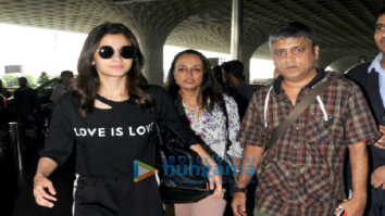 Alia Bhatt, her mother and Sunil Grover snapped at the airport