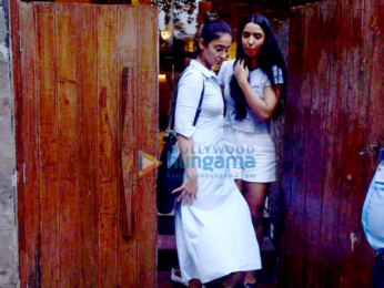 Ileana D'Cruz snapped outside a restaurant in Bandra