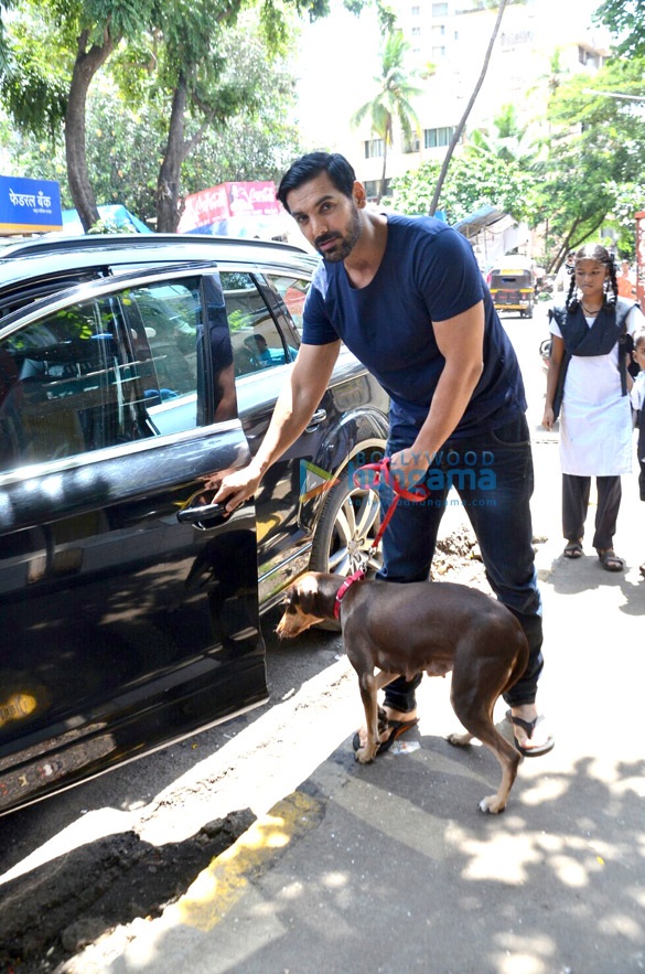 john abraham snapped with his dog post visiting a veterinary clinic in bandra 4