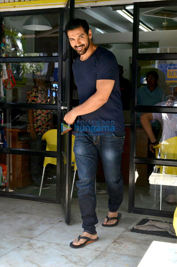 john abraham snapped with his dog post visiting a veterinary clinic in bandra 5