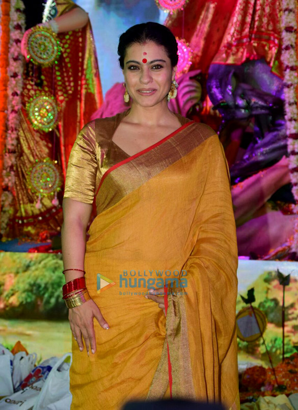 kajol tanishaa mukerji tanuja at north bombay sarbojanin durga puja 4
