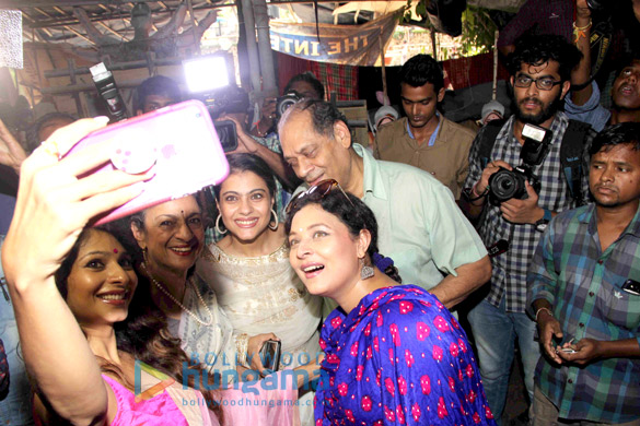 kajol and family snapped at durga pandal in mumbai 4