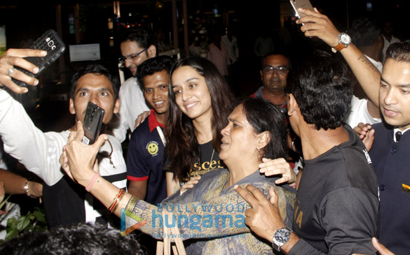 kangana and shraddha kapoor snapped at the airport today 4
