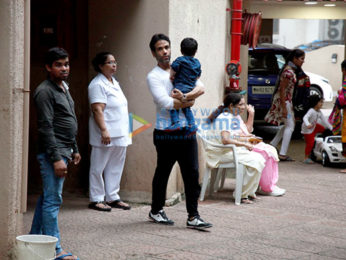 Kareena Kapoor Khan and Tusshar Kapoor snapped with their kids in Bandra