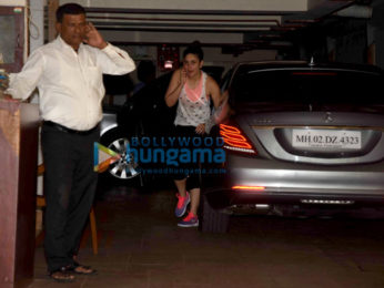 Kareena Kapoor Khan snapped in Bandra below her house